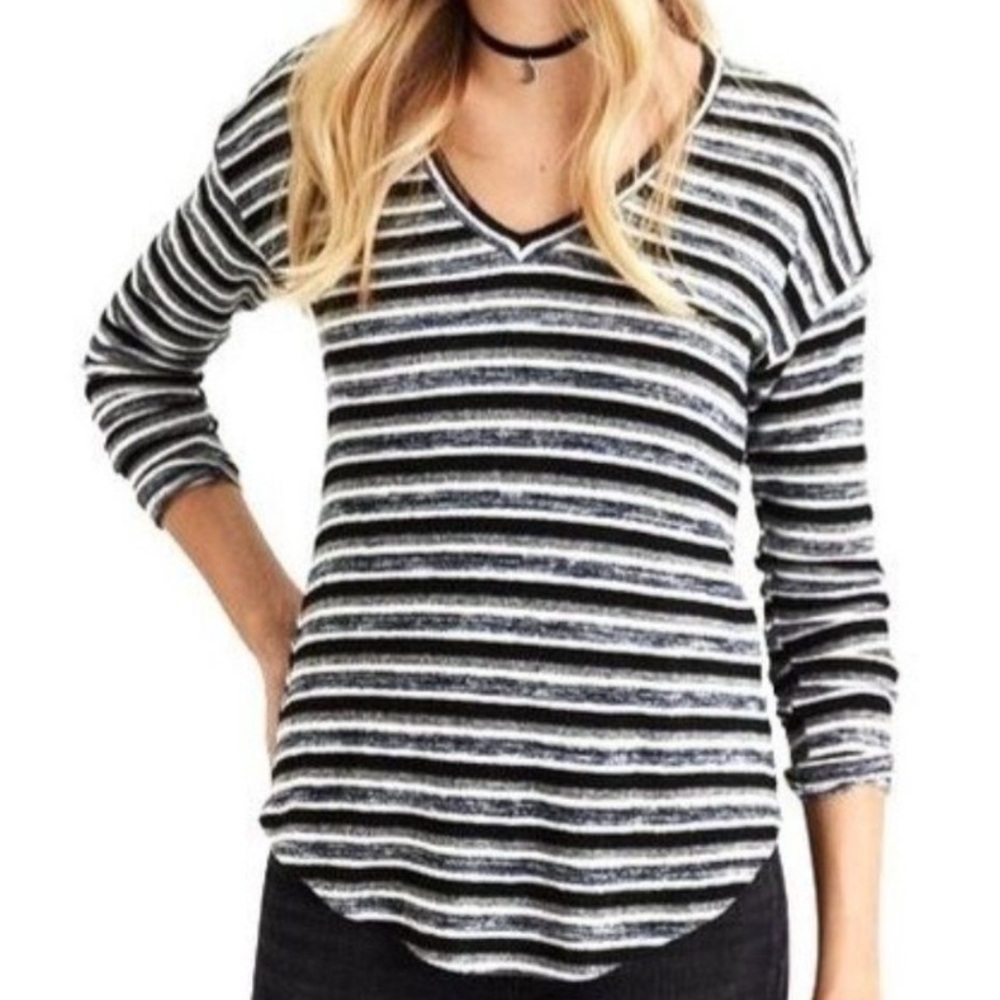 American Eagle Gray, Black, & White Soft & Sexy Plush Long Sleeve Shirt